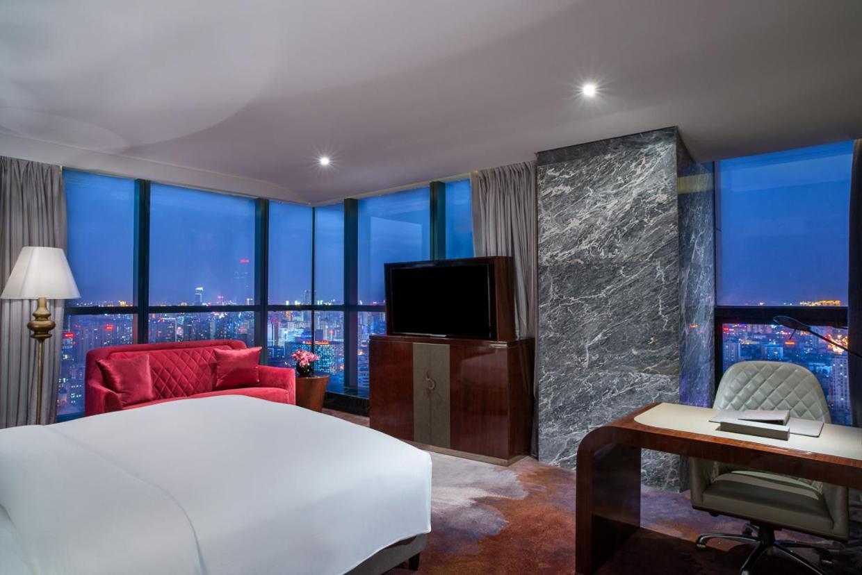 Отель Sofitel Куньмин Экстерьер фото