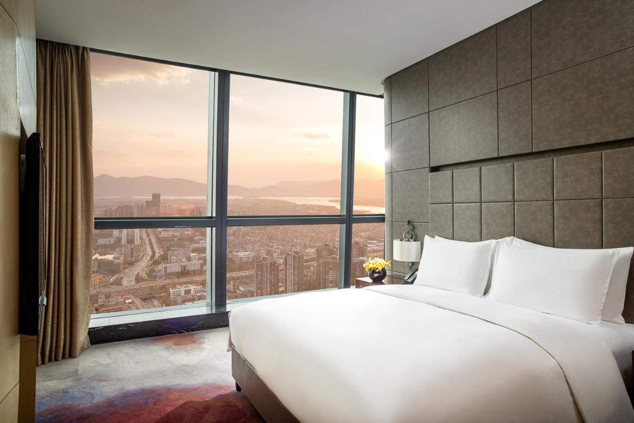 Отель Sofitel Куньмин Экстерьер фото